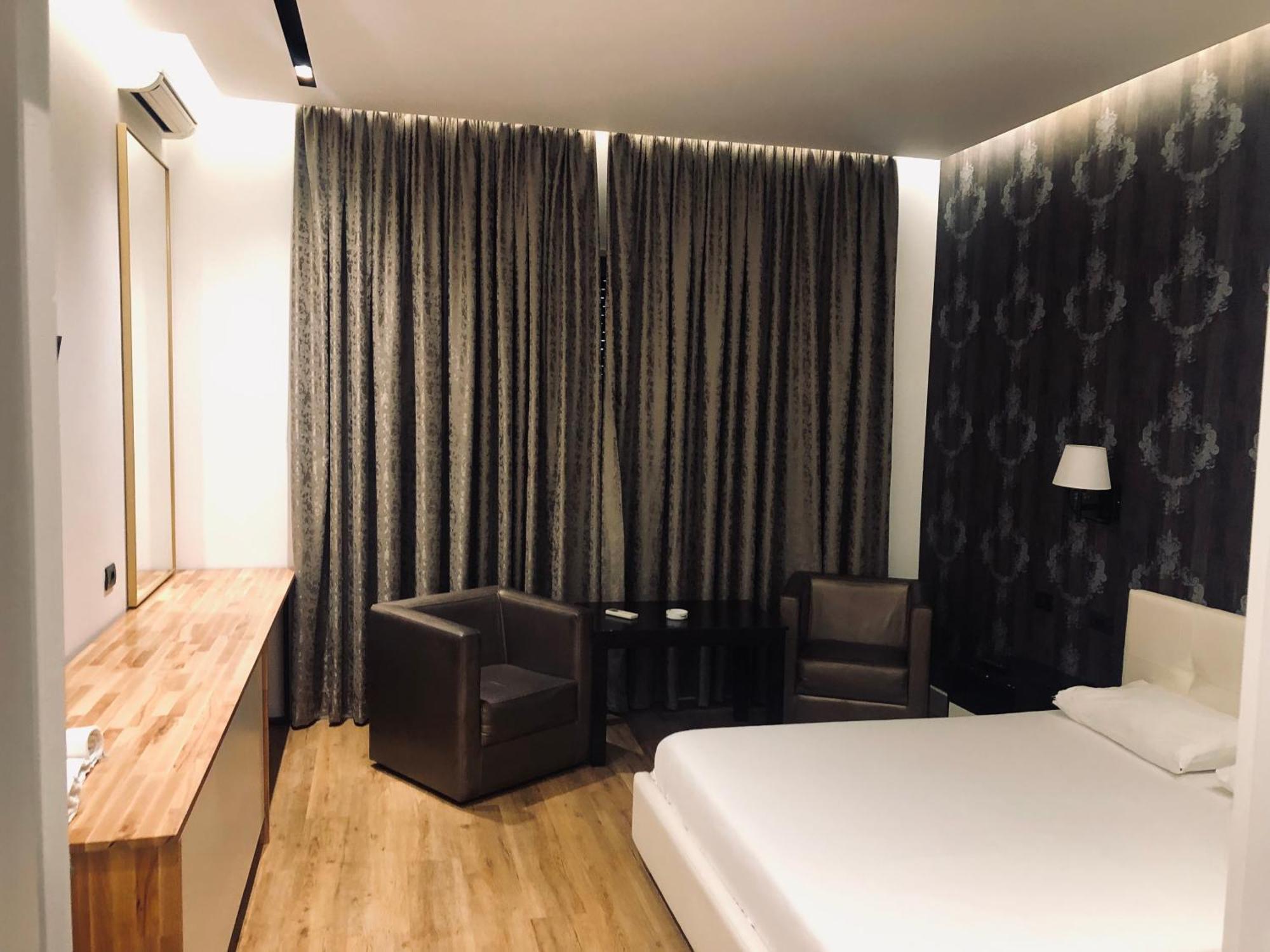 Aurelis Hotel Berxull Luaran gambar