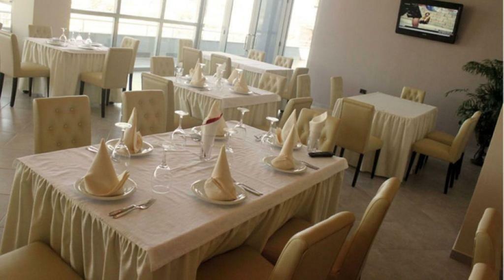 Aurelis Hotel Berxull Luaran gambar