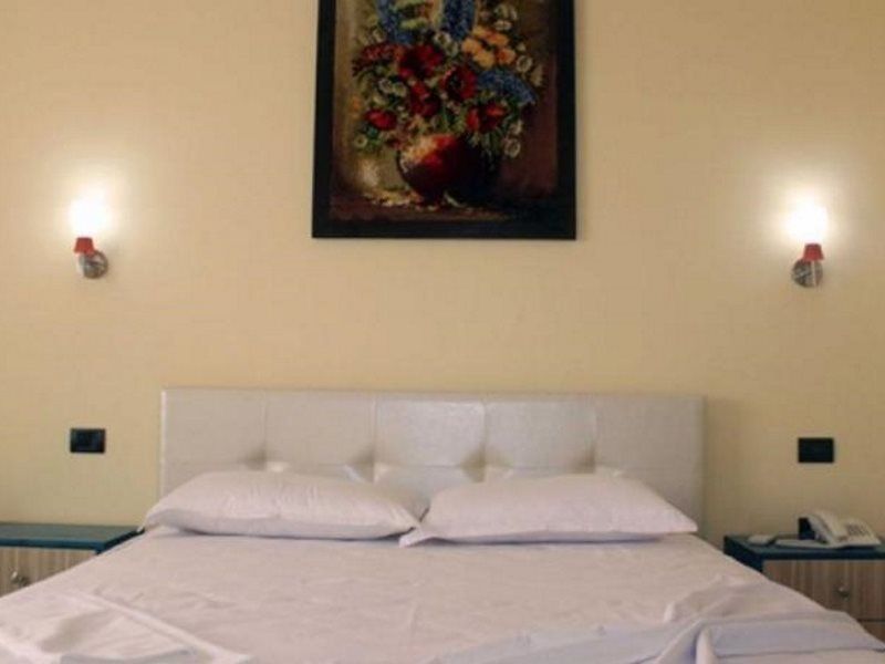 Aurelis Hotel Berxull Luaran gambar
