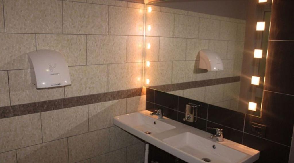 Aurelis Hotel Berxull Luaran gambar
